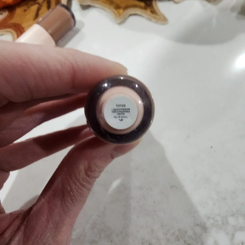 r.e.m. beauty Liquid Shadow Lot